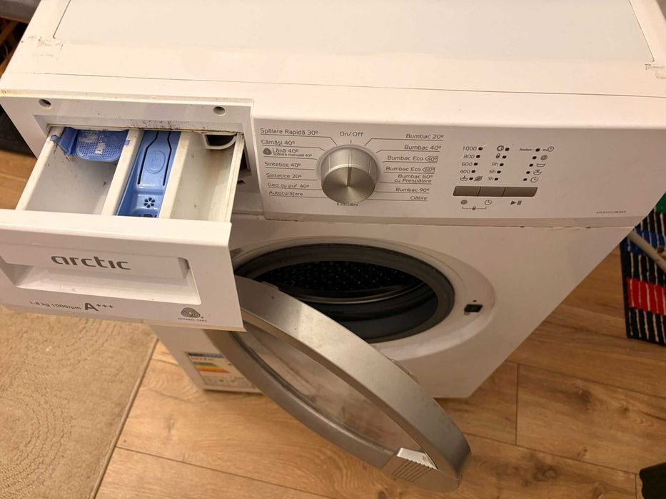 Masina de rufe Arctic APL81012BDW3
