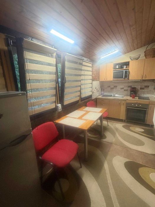 Închiriez apartament 1 cameră, la vilă, intrare separată, zona Copou, complet mobilat și utilat pentru 1 sau 2 persoane.