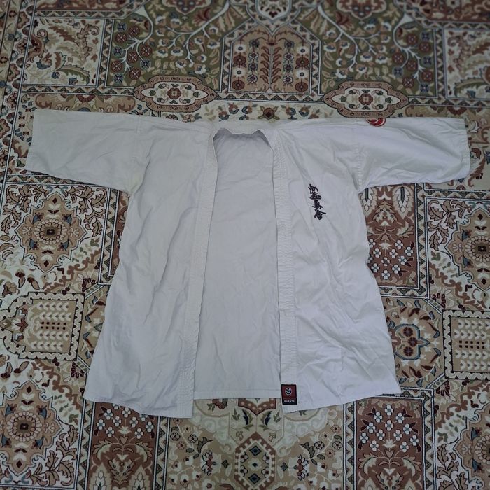 Кимоно и перчатки для каратэ, шинкиокушинкай