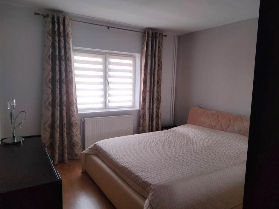 Inchiriez apartament zona Faget