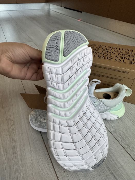 Кроссовки Nike женские