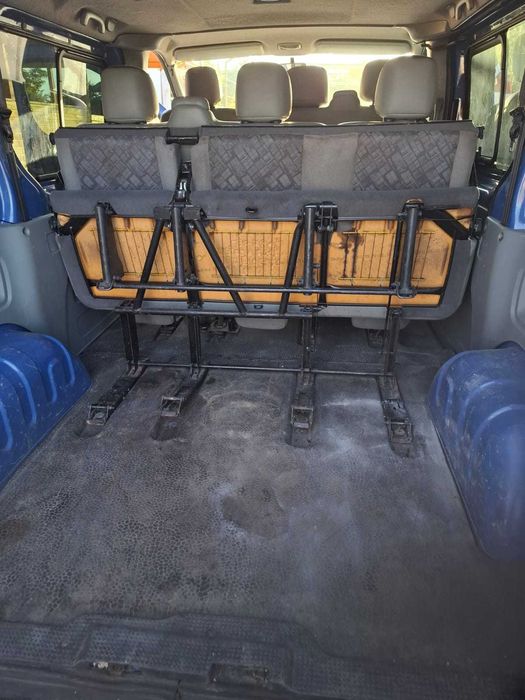 Opel vivaro 1.9 din anul 2005 cu 9 locuri