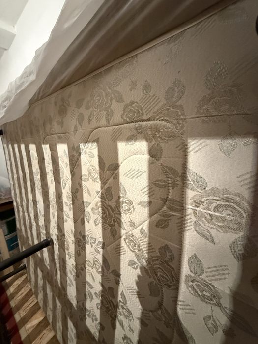 Кровать с матрасом