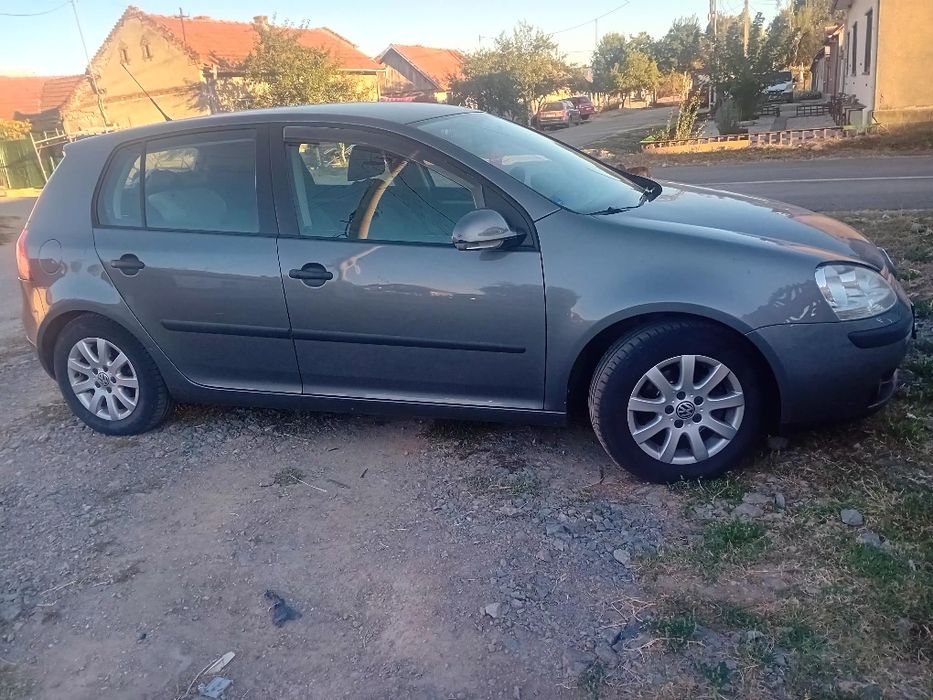 Vand golf 5  merge foarte bine