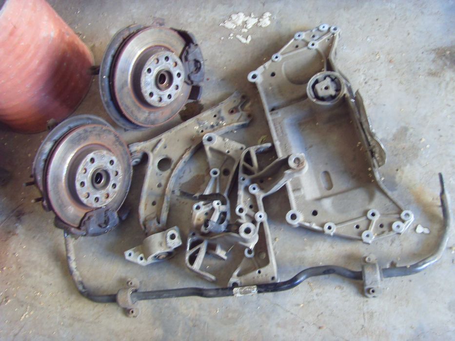 VW Голф 5  на части