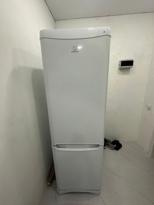 Холодильник Indesit