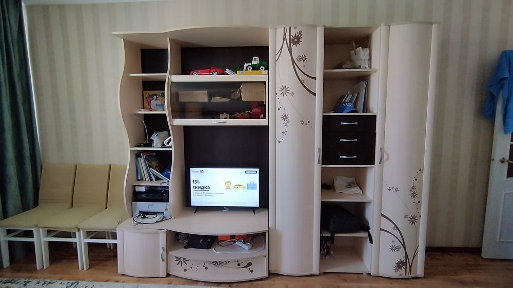 Продам шкаф  стенку имеется полки