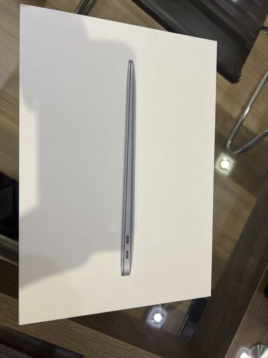 MacBook Air Space Grey, модел 2019, НЕРАЗЛИЧИМ ОТ НОВ