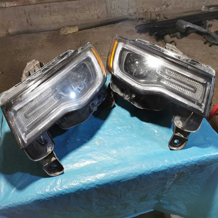 Оригинални фарове за Jeep grand cherokee wk2 trackhawk 2018 год.