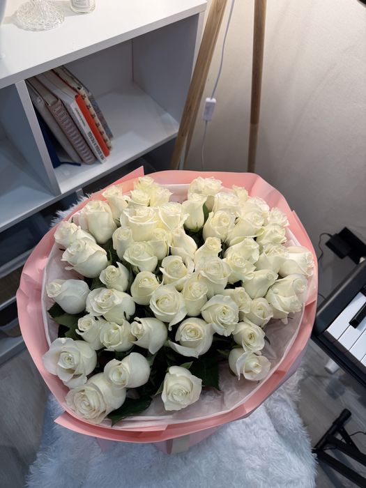 51 белые розы свежие