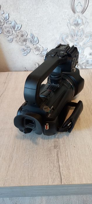 Видеокамера Canon xa10 сотилади