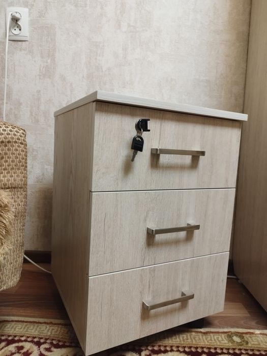 Тумбочка мобильная.