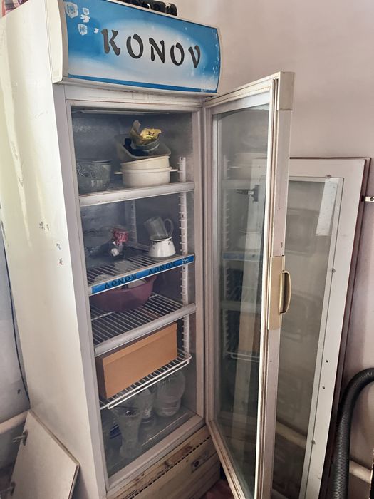 Холодильник для витрины