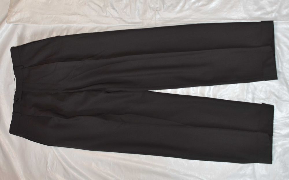 Costum Hugo Boss   Lana barbati Nr 50 cadou