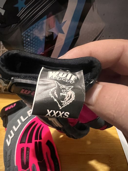 Vand casca copii wulf nou + manusi!