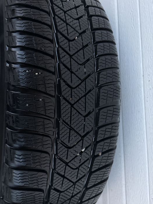 Vând jante originale BMW R17 echipate cu anvelope de iarna dot 2022