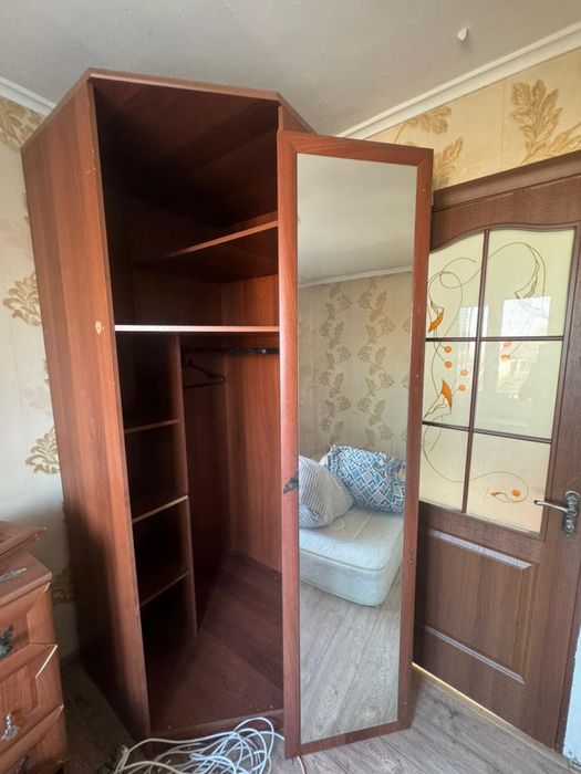 Шкаф и диван  хороший