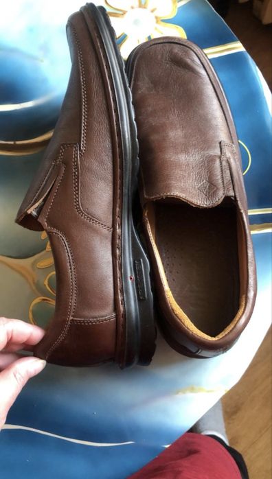 Продам классические туфли