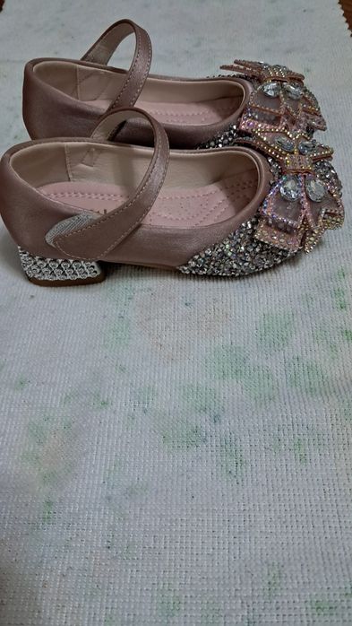 Туфли для девочек 24размер 3-4 года