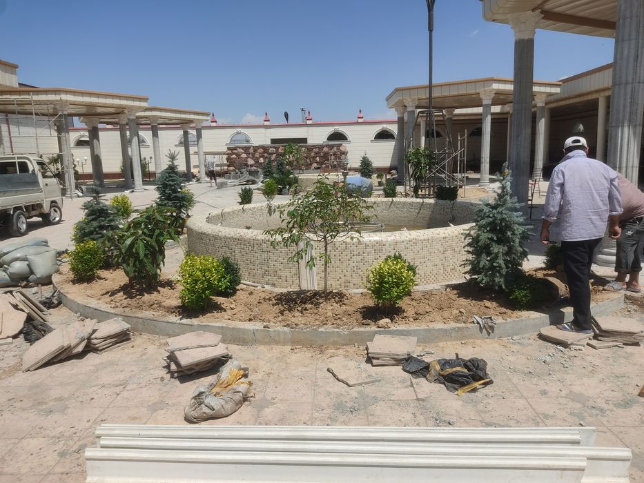 Landshaft archa va gullarga shakl berish