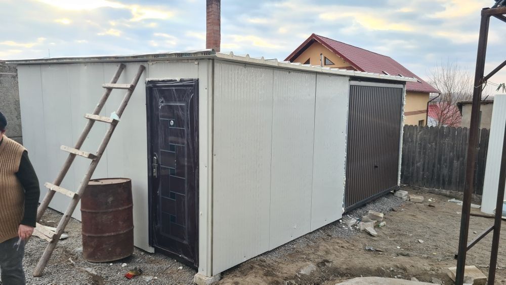 Garaj metalic din panouri sandwich 3.7 x 6m