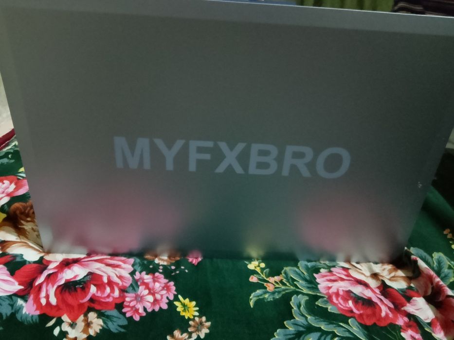 Intel noutbuk holati zo'r sichqoncha+klaviatura qushib beriladi