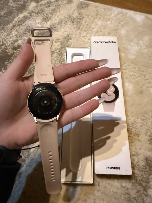 Vand SAMSUNG WATCH 4,in stare buna de funcționare