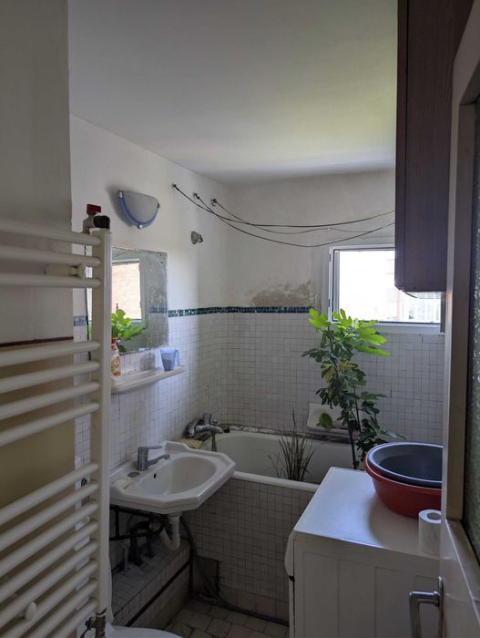 Vând ap. 2 camere strada Sovata