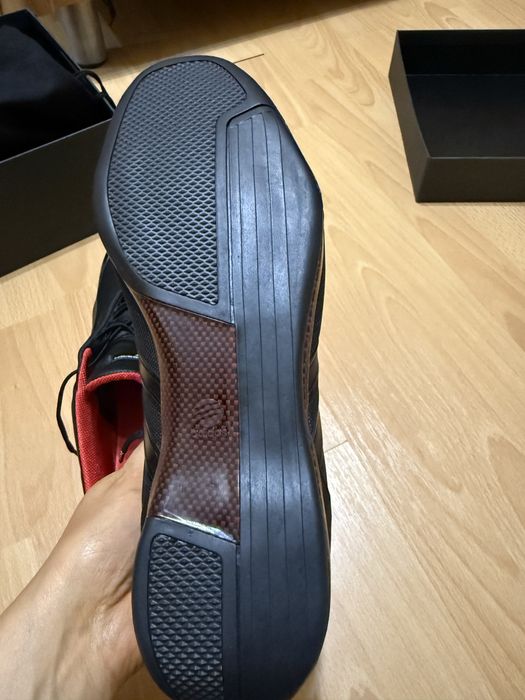 Продам кроссовки