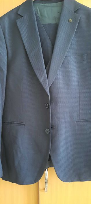 Продам костюм тройка