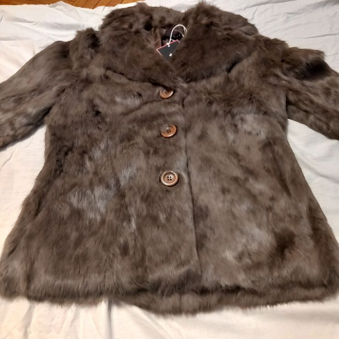 Дамски кожух от заешка кожа