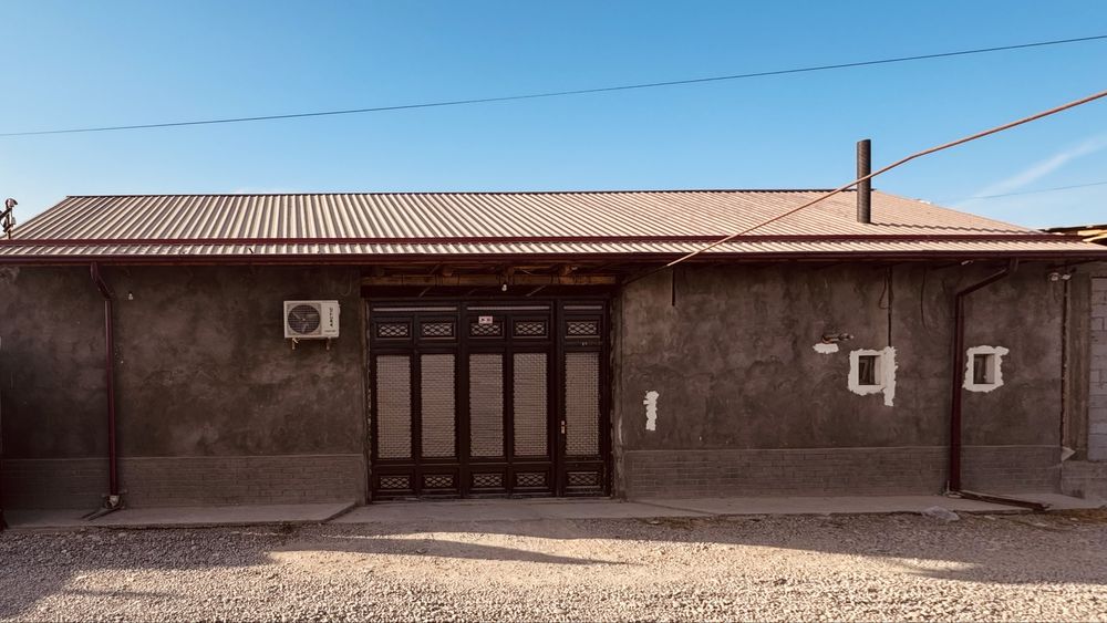 Xovli uy sotiladi  sergili  arintir laylak mahalla