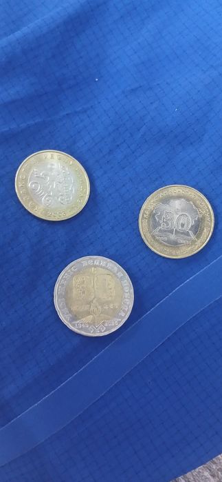 Продам монеты 100 и 200 тг
