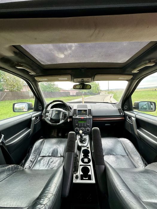 Vând Land Rover Freelander 2 HSE, an 2007, motorizare 2.2 TD4 diesel, 160 CP, cutie manuală cu 6 trepte și tracțiune integrală 4x4.