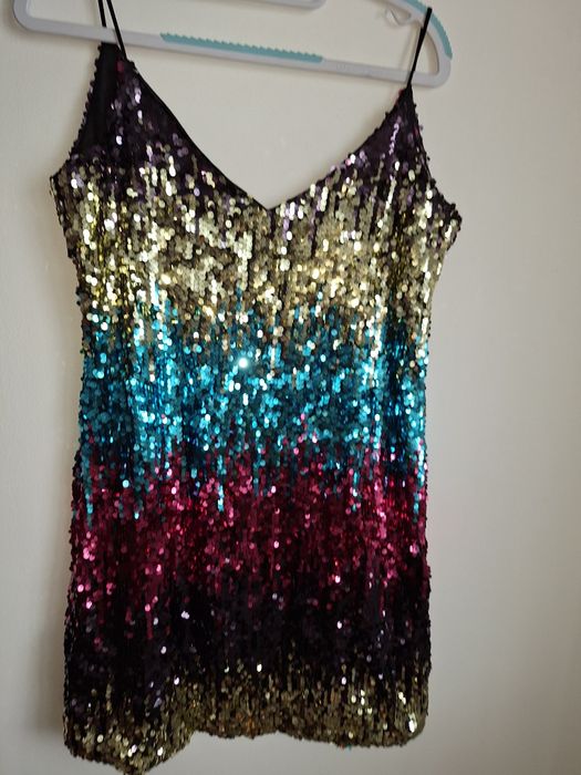 Rochie noua în bretele cu paiete