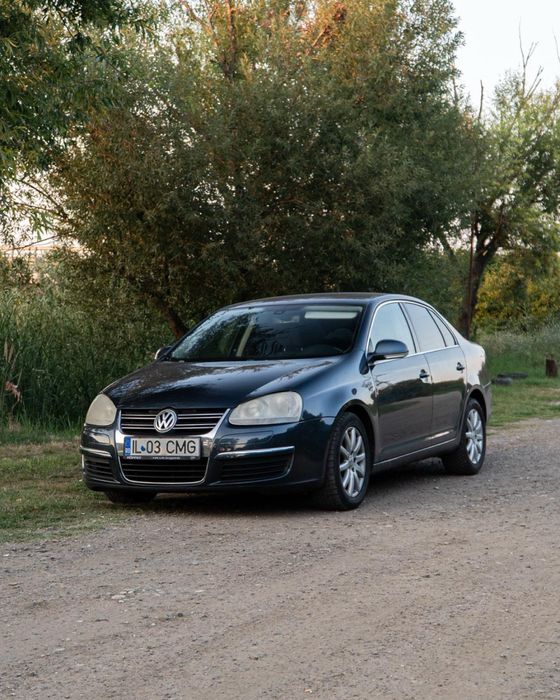 VOLKSWAGEN Jetta