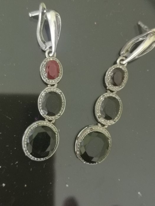 Сребърни обици с камък гранат