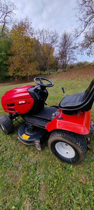 Tractoraș gazon / iarbă MTD
