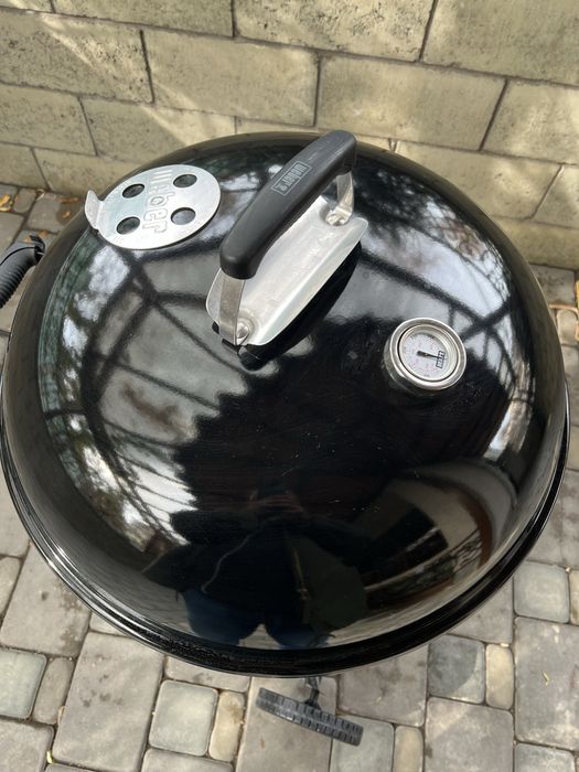 Продаю угольный гриль Weber