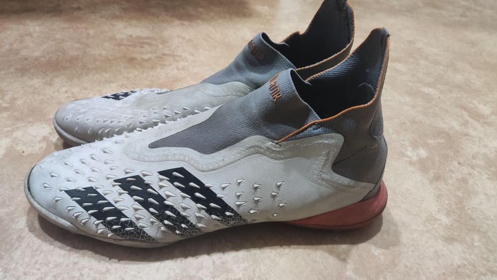 Продам сороконожки Адидас(предаторы) 42р