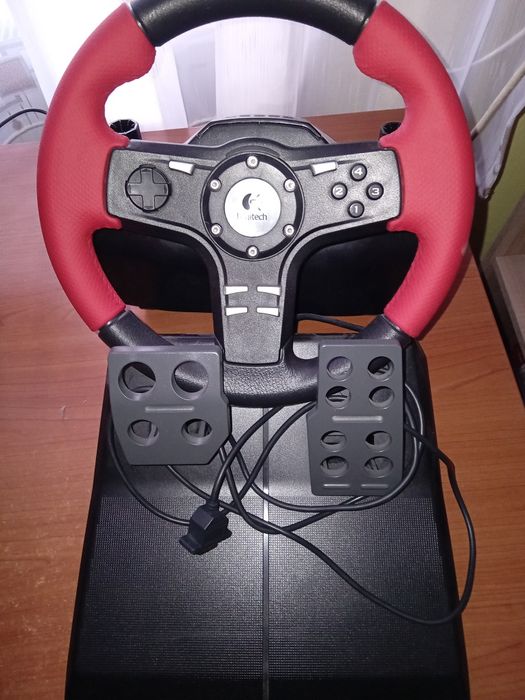 Volan gaming cu pedale Logitech