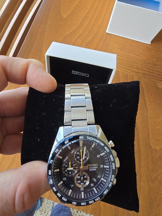 Продавам часовник Seiko Sports.