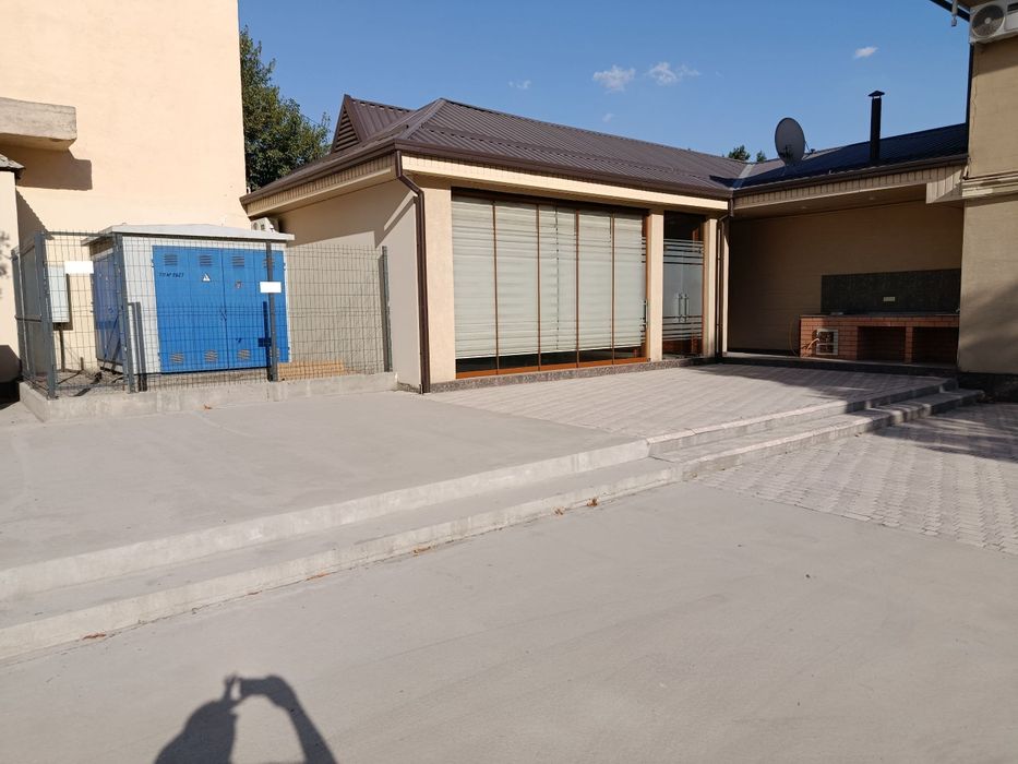 Яшнабадский район угловой 2-этажный нежилое 42-сотки 32 помещение.