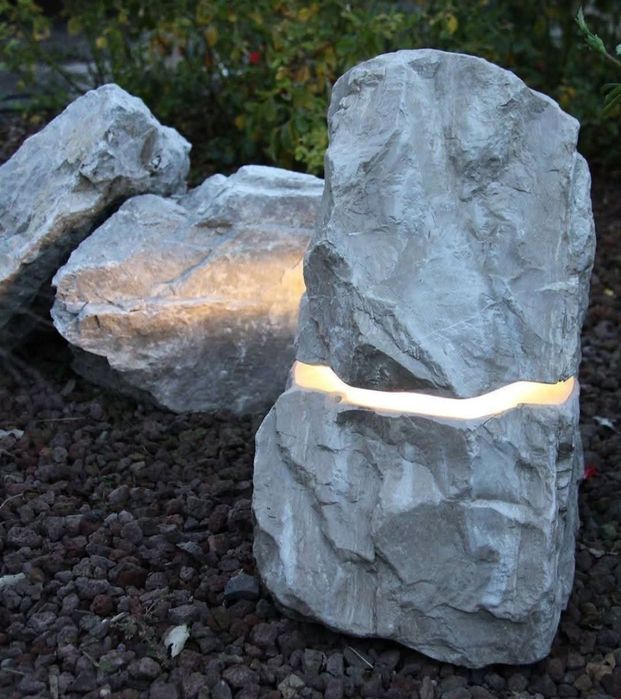 Градински лампи от естествен камък