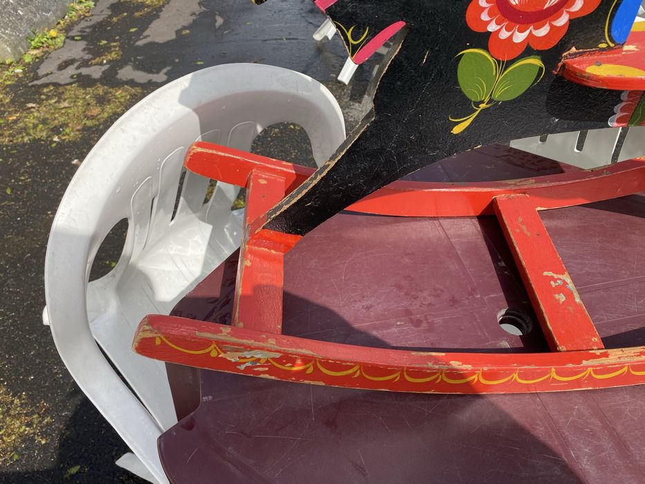 Люлеещ се кон от дърво люлеещо се конче