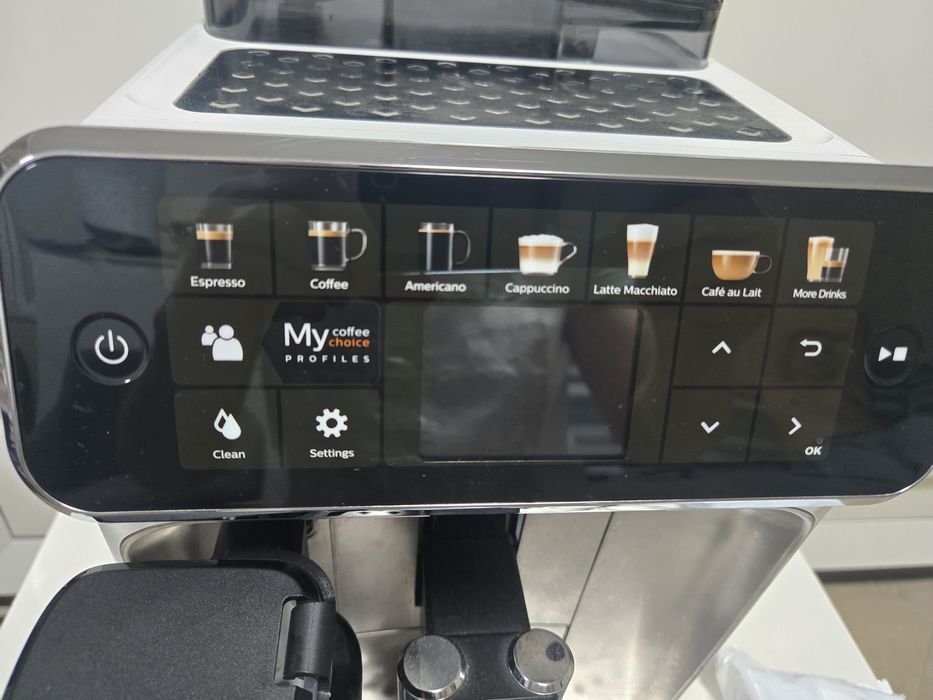 Автоматична кафемашина Philips Series 5400, EP5443