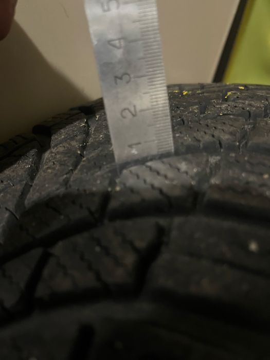 Зимни гуми Bridgestone 195/65/15-4 броя