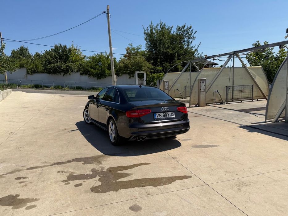 Audi A4 Sedan 2.0 TDI S tronic