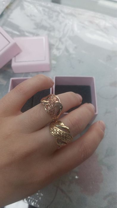Золотое кольцо цена 60тысяч и 70тысяч . Вес 1, 64 и 1,32