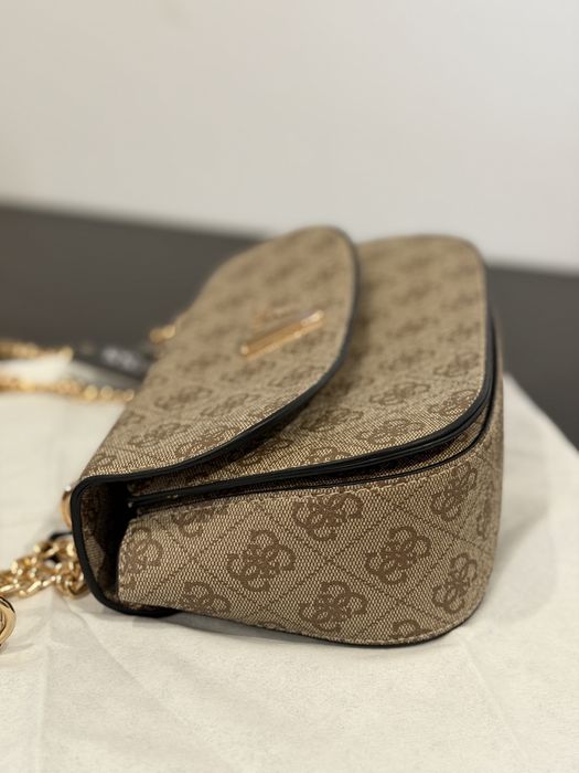 Geanta GUESS bej cu logo mari